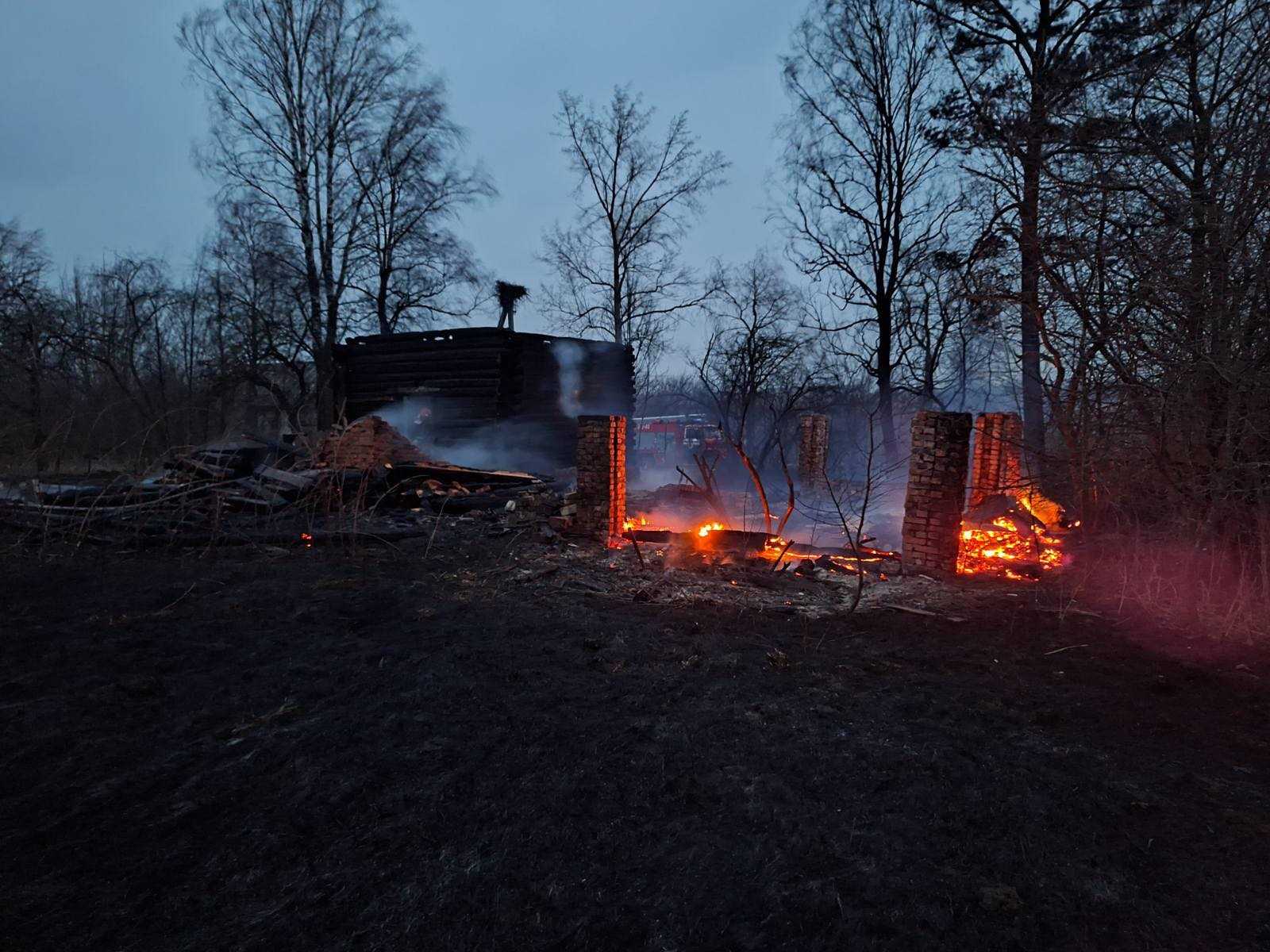 В деревне Волковщина сгорел нежилой дом