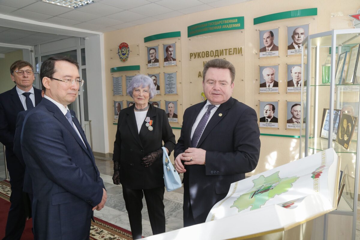 Сегодня академию посетил Чрезвычайный и Полномочный Посол Республики Казахстан в Республике Беларусь Тимур Жаксылыков