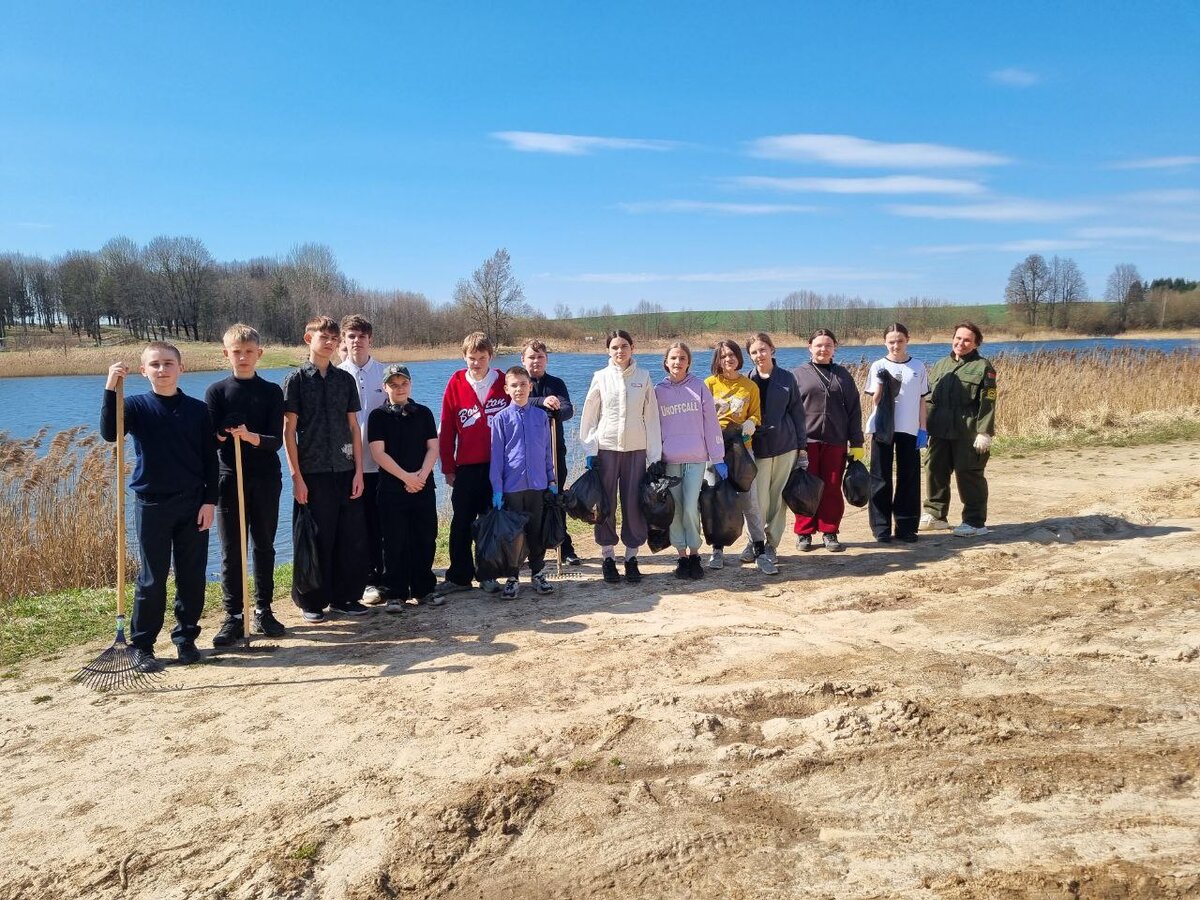 К акции «Беларусь синеокая» присоединились волонтеры средней школы № 2