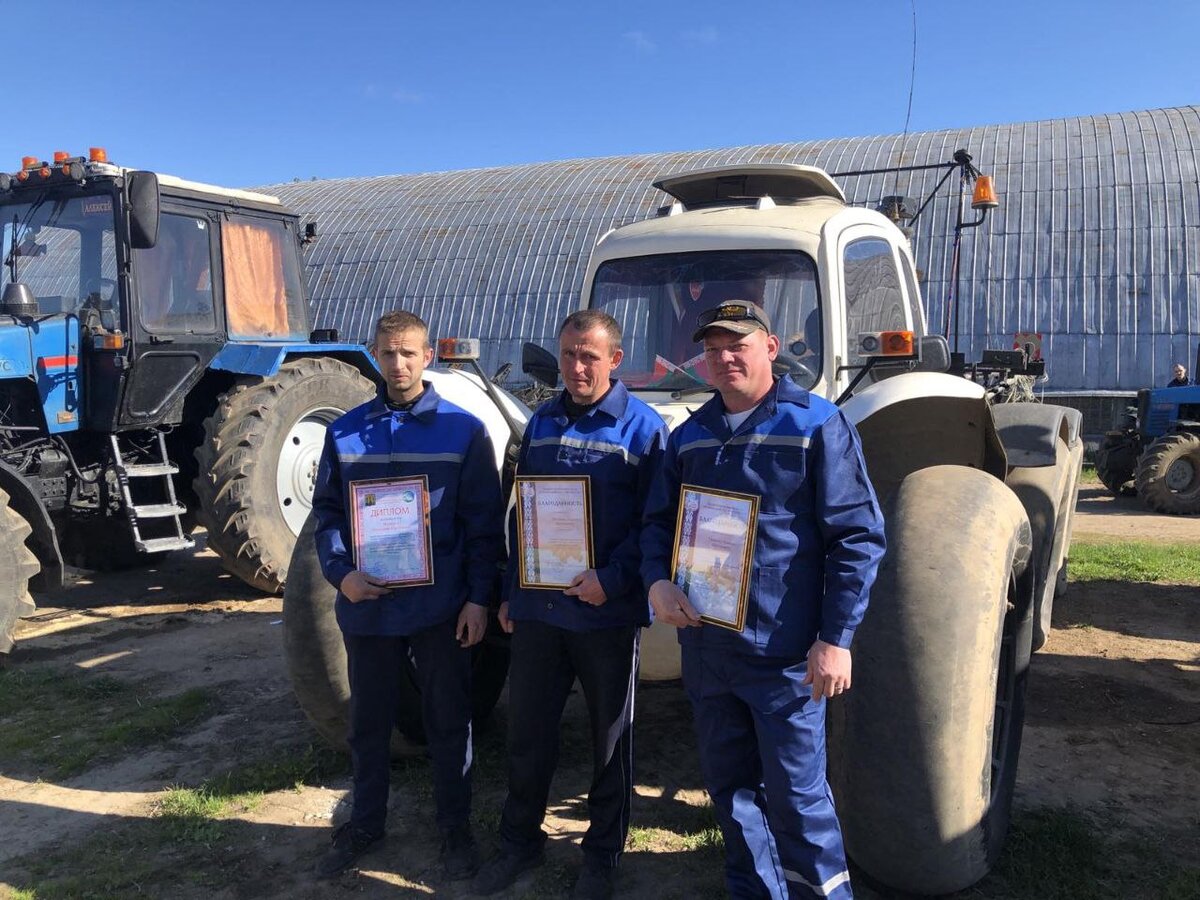 В районе наградили передовиков весенних полевых работ 2025 года