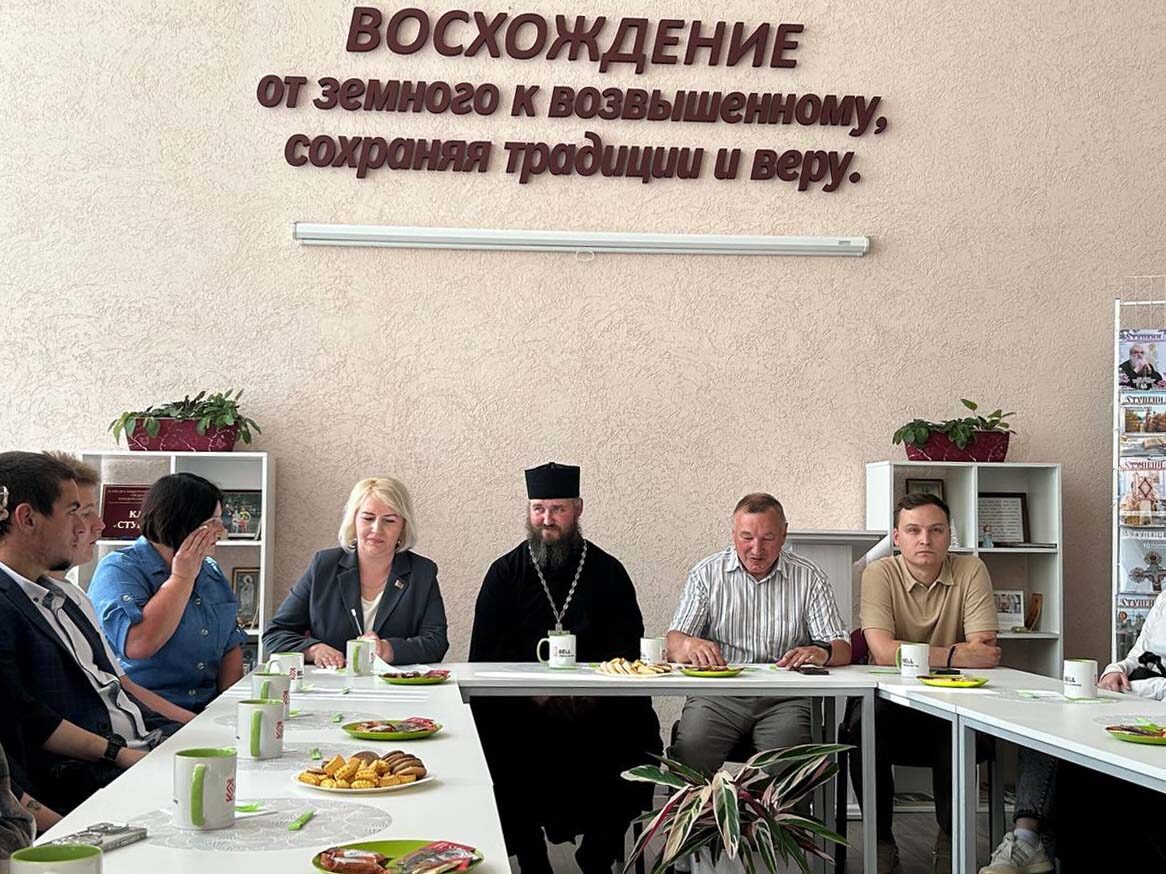 В ресурсном центре духовно-нравственного развития «Восхождение» проходит встреча посвященная дню семьи, любви и верности