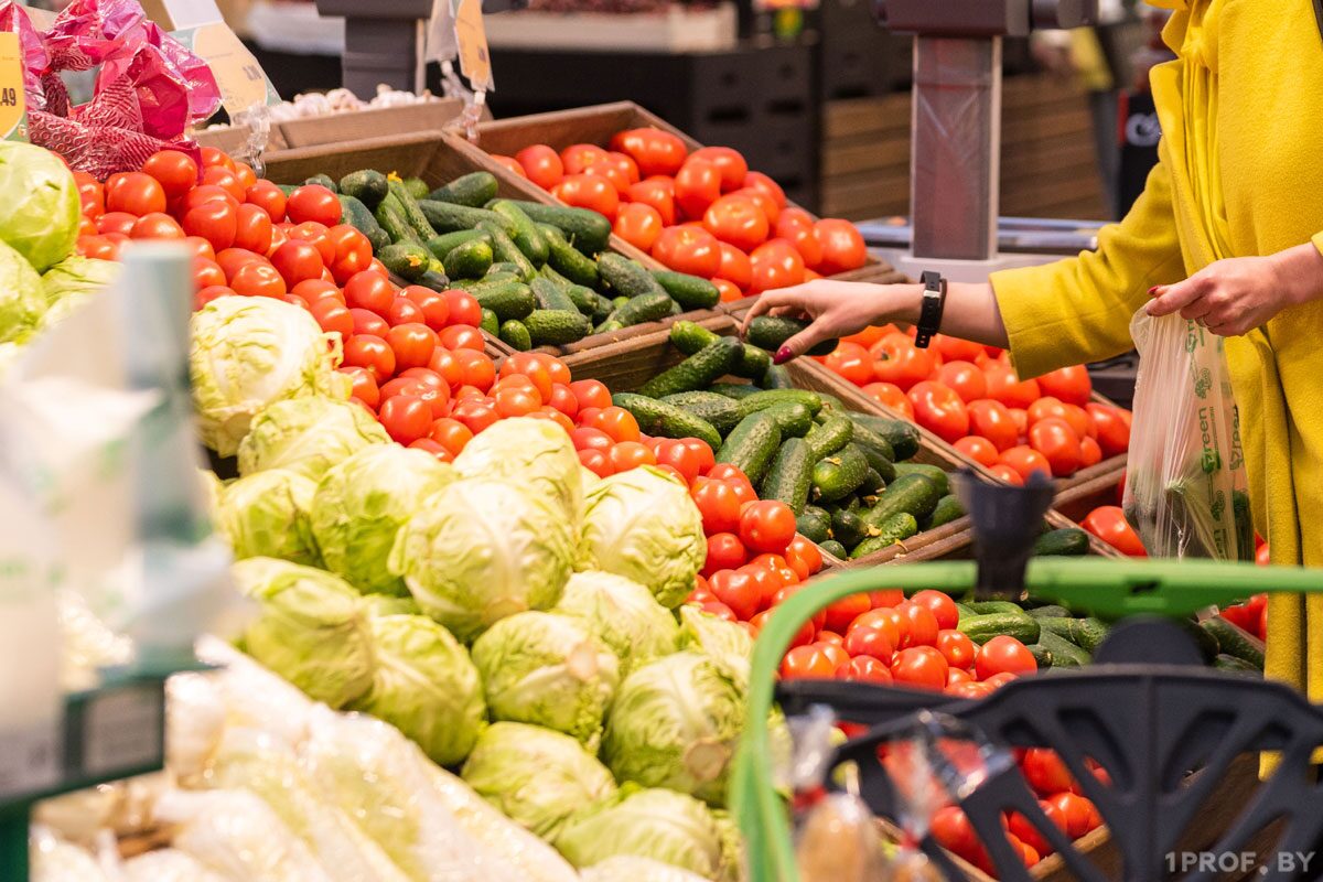 Белорусы стали покупать больше овощей и меньше мяса. Об этом рассказали в Белстате