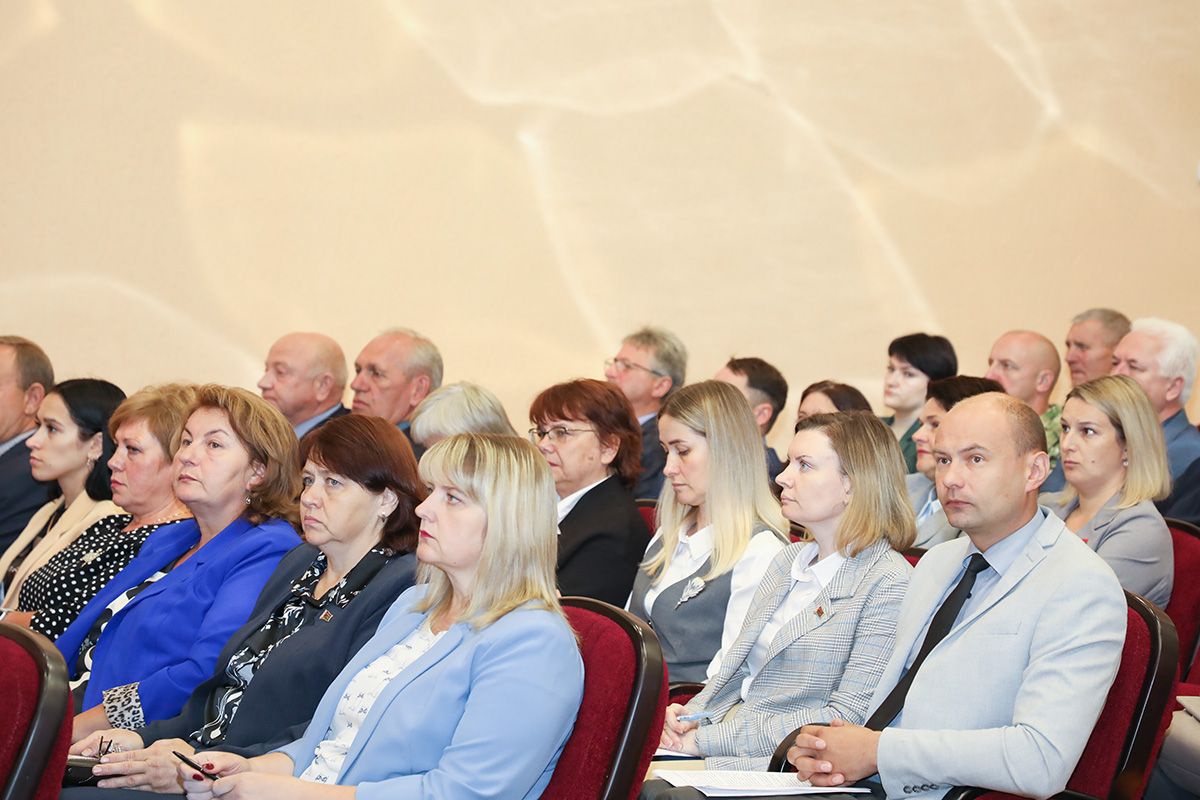 Обращение граждан, жилищное строительство, кадровое обеспечение – эти и другие вопросы разбирали на заседании районного исполнительного комитета