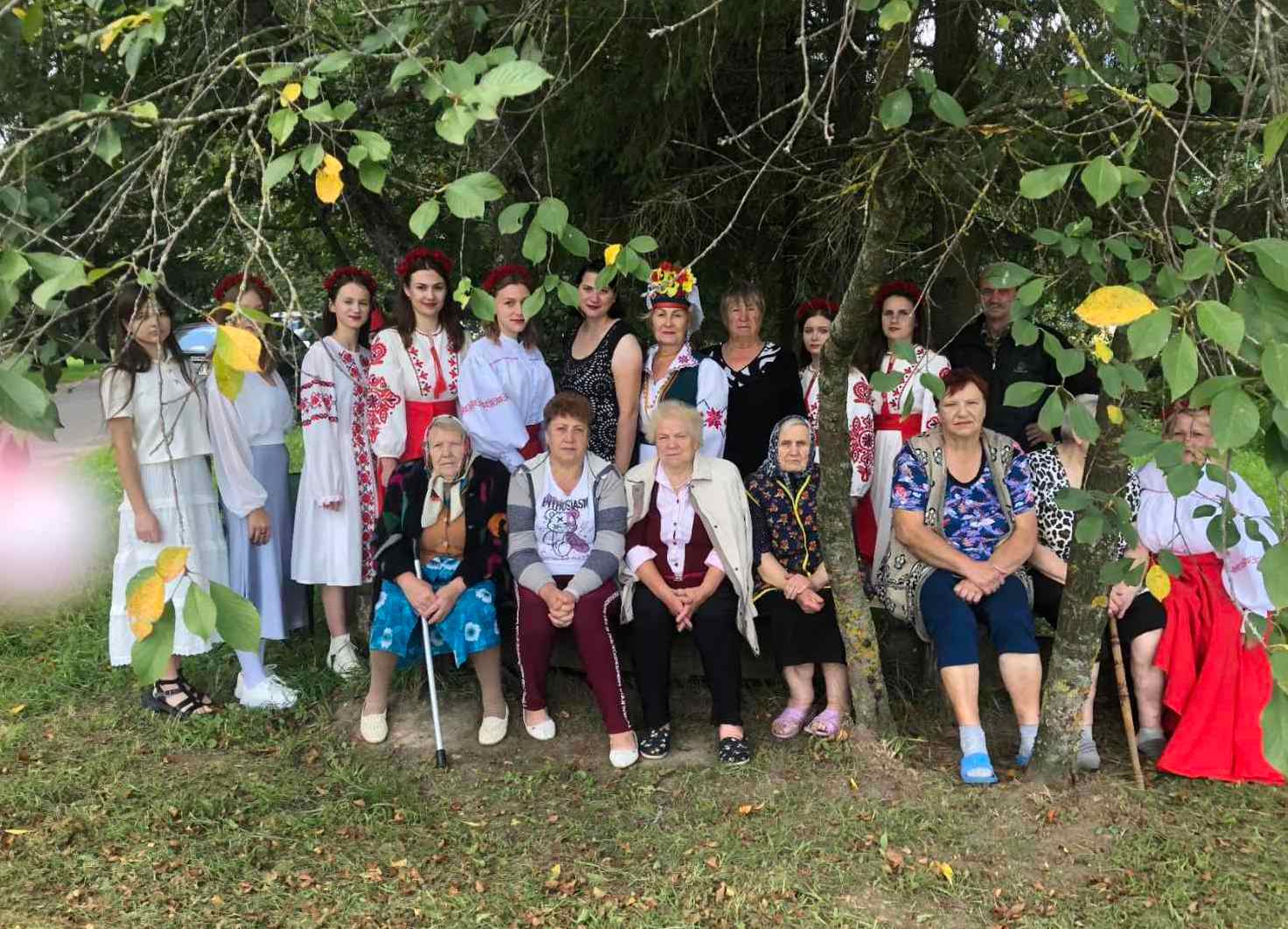 Творческий коллектив подарил жителям деревни Запрудье концерт «Любімы куточак»