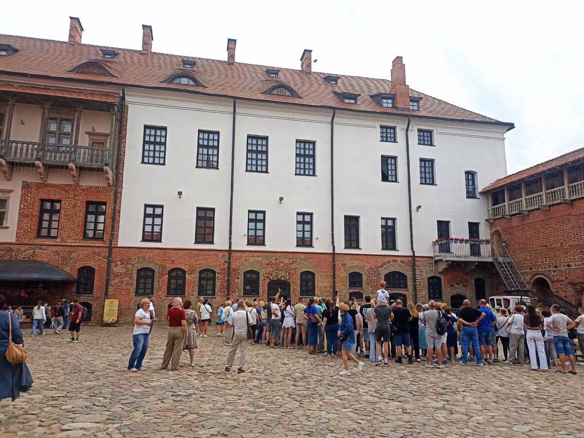 Впечатления на всю жизнь: работники Горецкого РУПС и их семьи окунулись в историю и культуру Беларуси