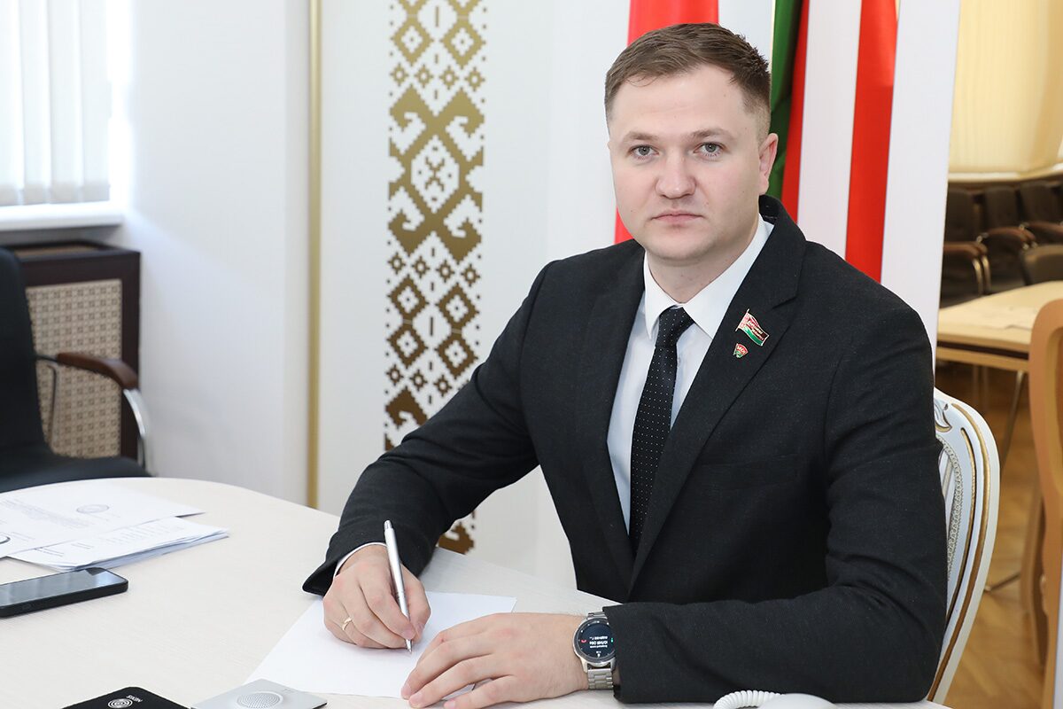 Владимир Павловский провел прием граждан и прямую телефонную линию в Горецком райисполкоме