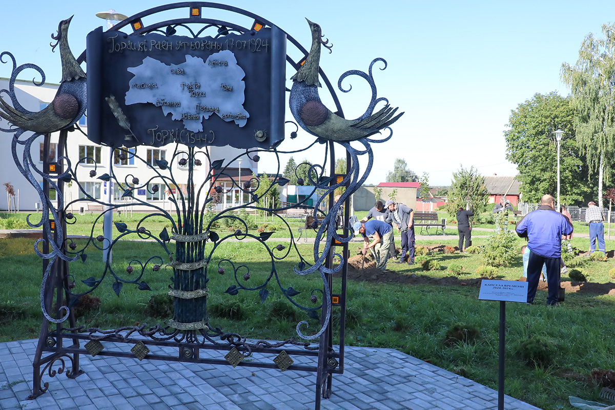 Трудовой десант в Горках высадил 600 кустарников