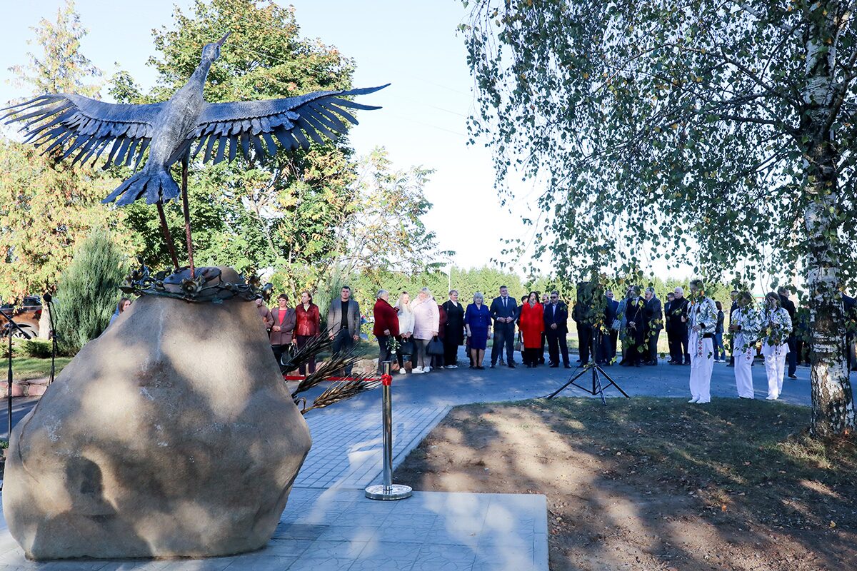 В агрогородке Ректа открыли арт-объект, посвященный хлеборобам и традициям белорусской земли