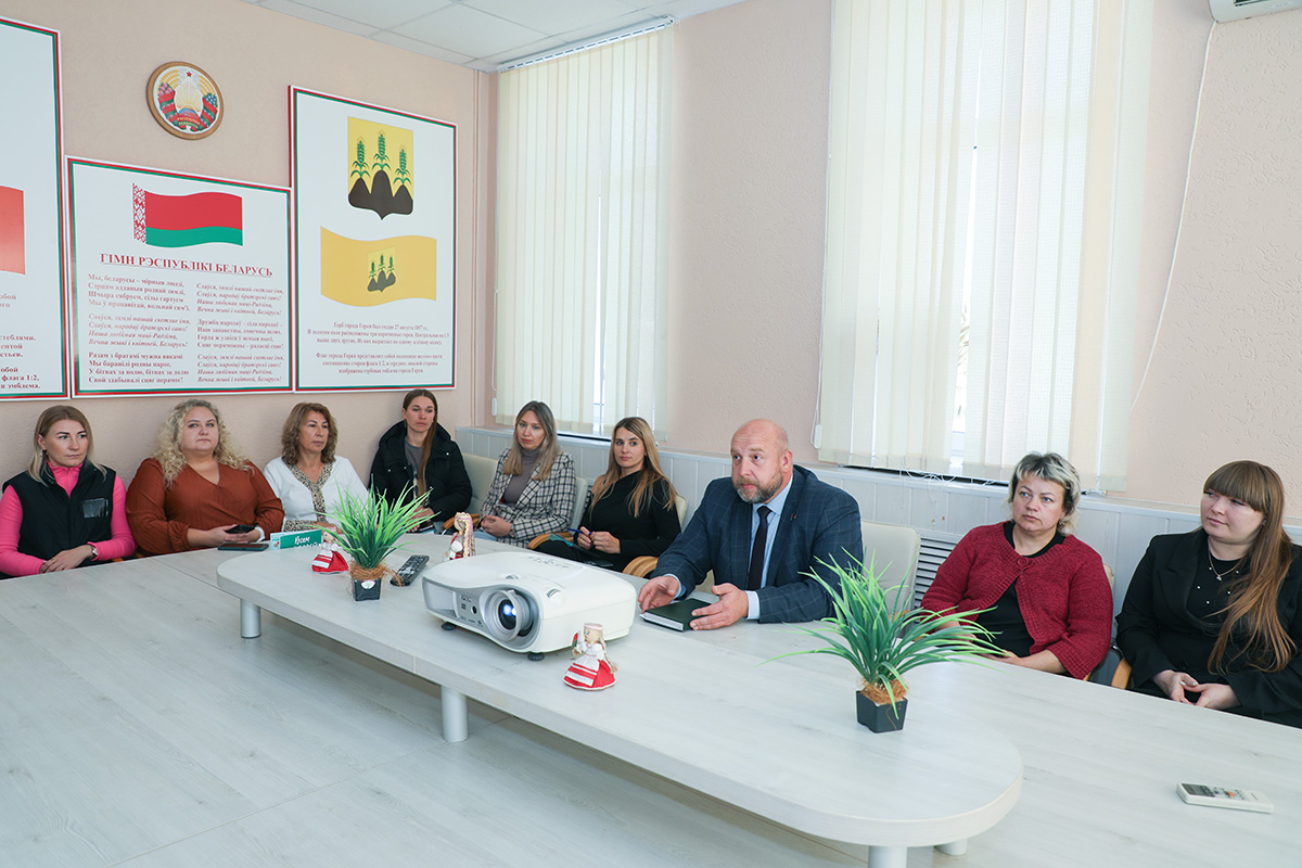 Председатель РО РОО «Белая Русь» встретился с трудовым коллективом ОАО «Молочные горки»