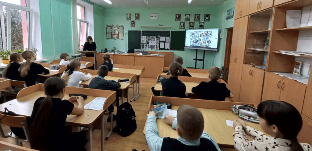 Информационный час помог шестиклассникам взглянуть на своих мам по-новому