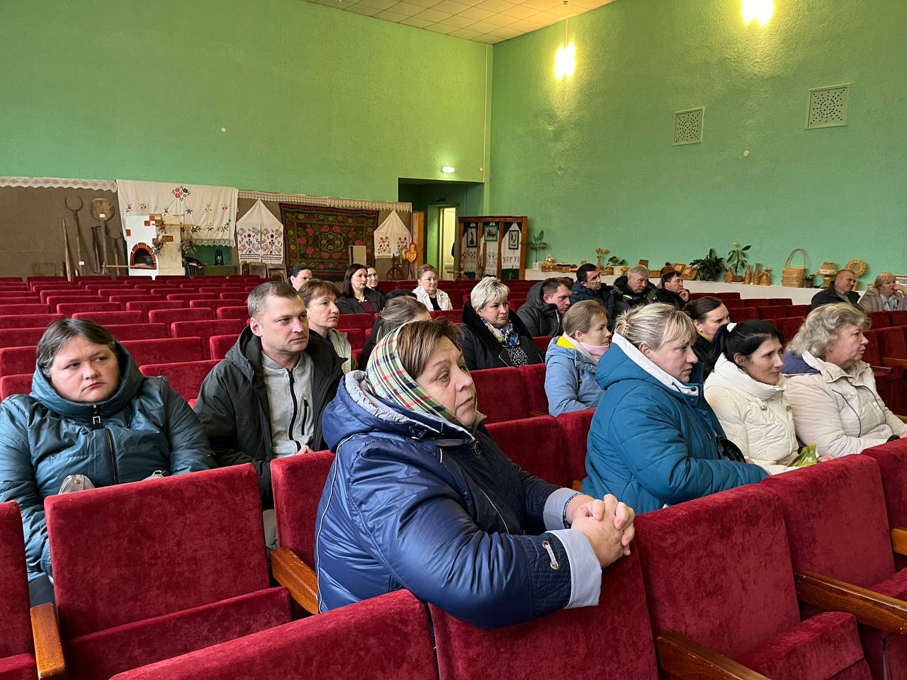 Руководство района продолжает встречи с населением и помогает находить решение проблем сельчан