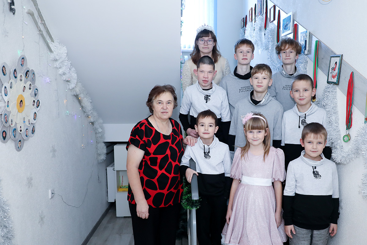 Районная власть, элеватор, Горецкий лесхоз и Молочные горки объединились, чтобы порадовать восемь чудесных детей