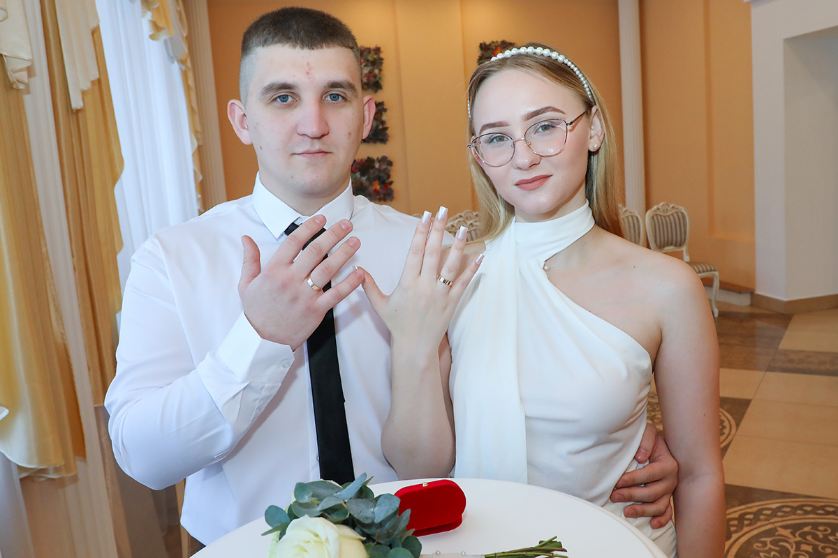 ФОТОФАКТ: юбилейное бракосочетание в последний день 2025 года