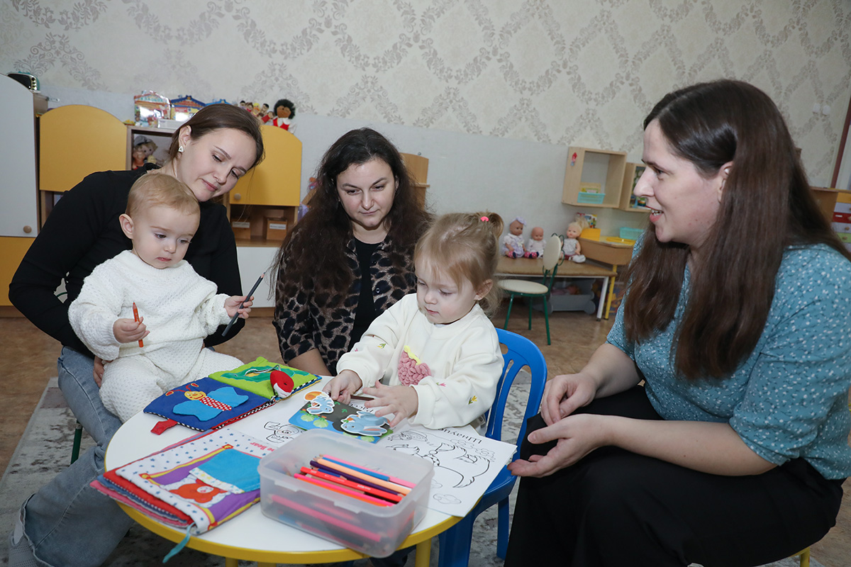 Диагностика, занятия по адаптации и развитие речи: как консультационный пункт помогает готовить малышей к детскому саду