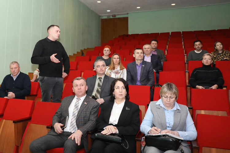 Какие вопросы подняли жители микрорайона «Академия» на встрече с руководством района