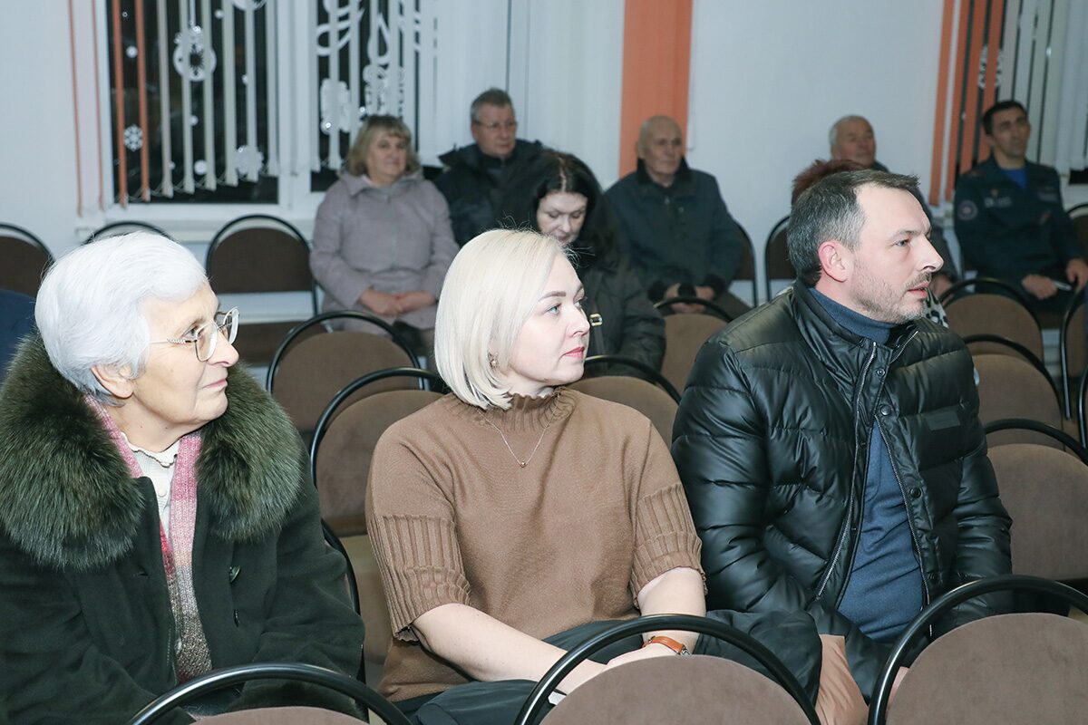 Жители Слободы подняли важные вопросы на встрече с населением