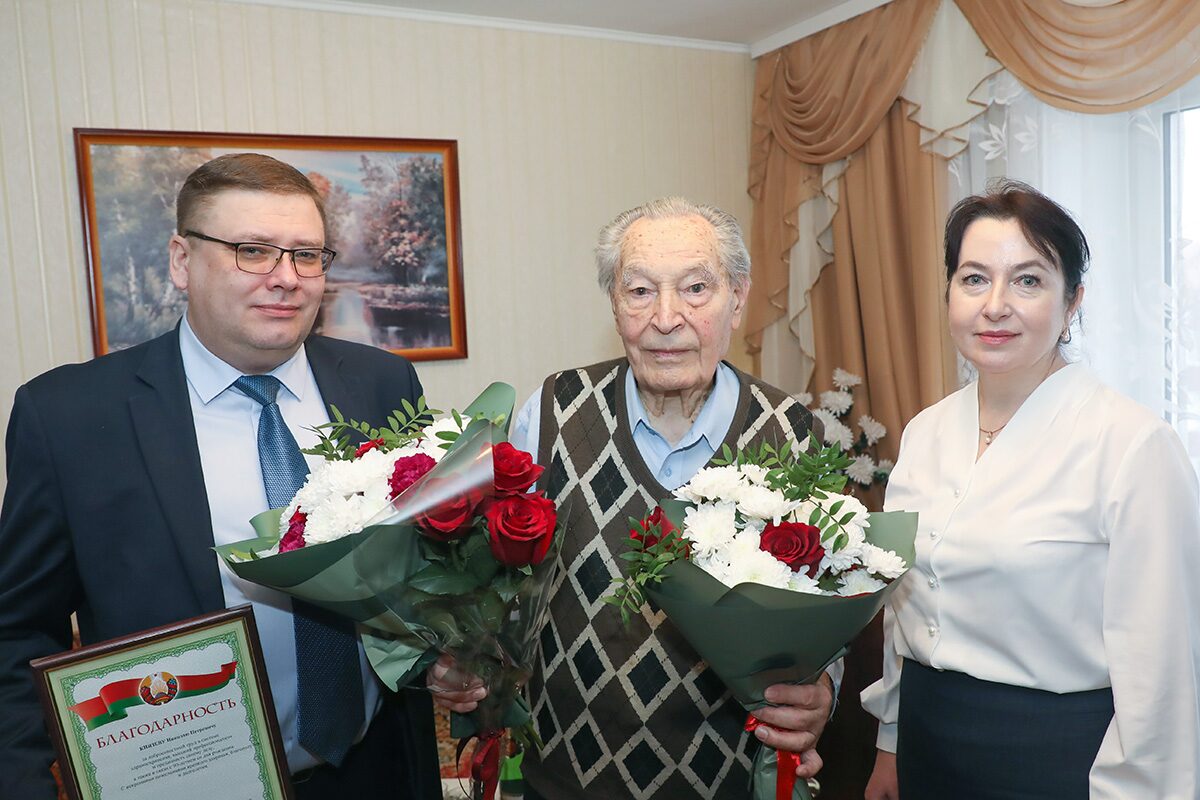 Двух легендарных докторов тепло и душевно чествовали с 90-летним юбилеем