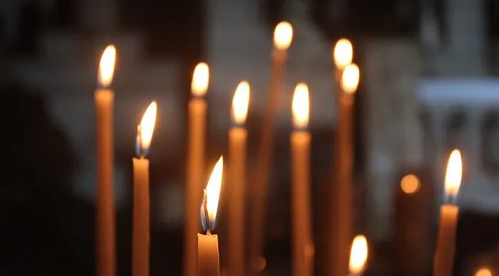 Православные верующие празднуют Введение во храм Пресвятой Богородицы