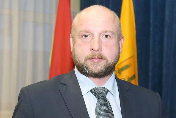 С наступающим Новым годом и Рождеством Христовым поздравляет жителей города и района Максим Потапенко