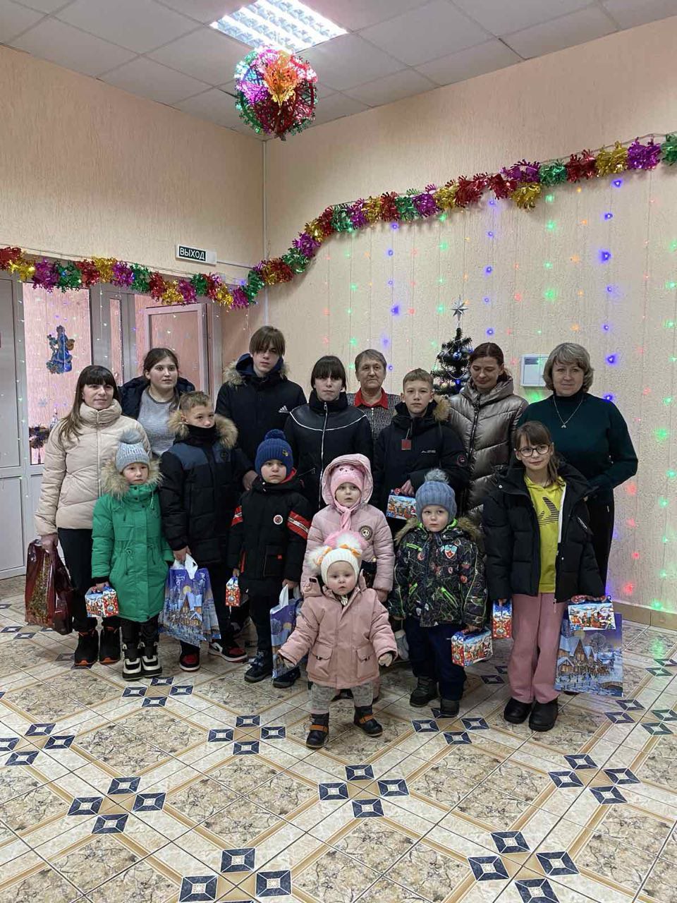 Многодетные семьи работников ОАО «Маслаки» поздравили с наступающим Новым годом и вручили подарки