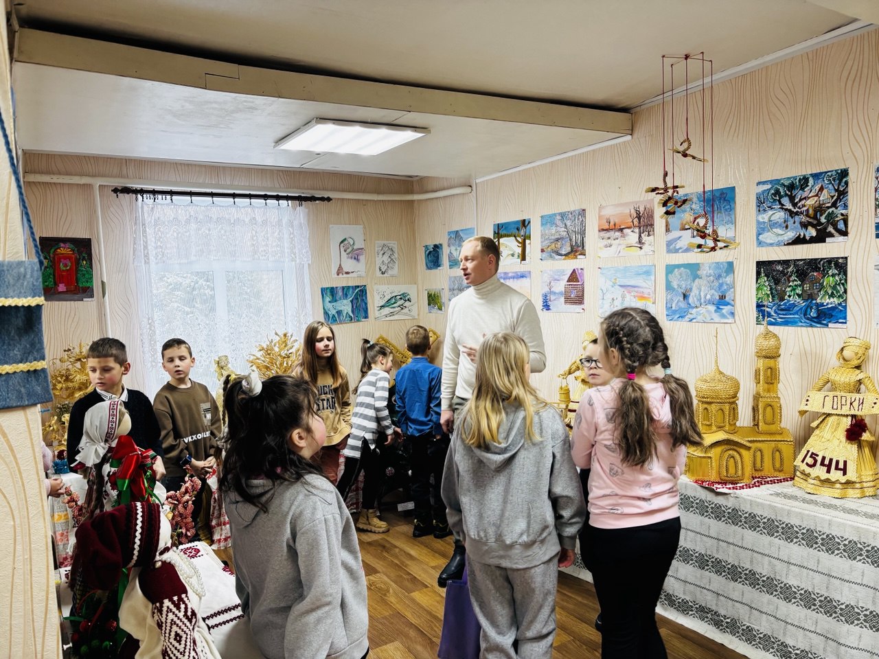 В Горецком доме ремесел открылась выставка «Зимние забавы»