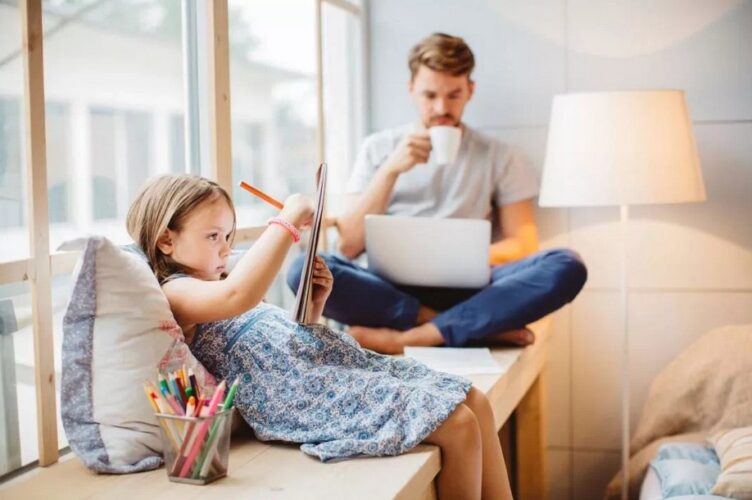 Чем опасен дефицит родительского внимания и заботы, отвечает эксперт