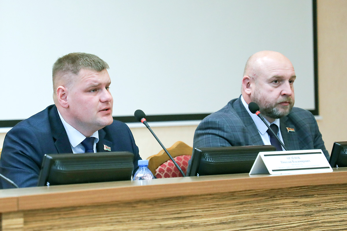 Внимание: красный уровень опасности из-за обильного снегопада. Глава района призывает всех сплотиться, чтобы не допустить чрезвычайных ситуаций