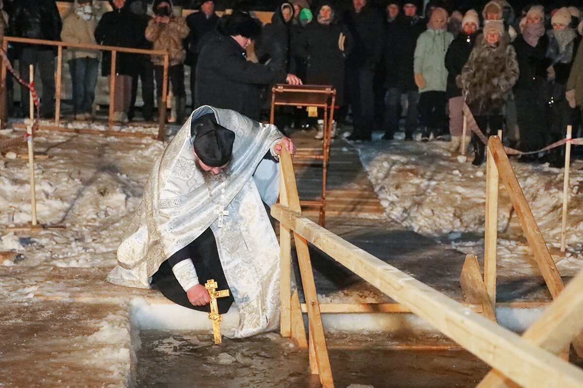 Крещенские купания на Оршанском озере (фоторепортаж)