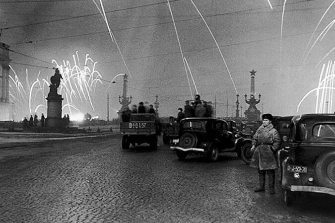 27 января 1944 года была снята блокада Ленинграда, которая продолжалась 900 долгих дней и ночей