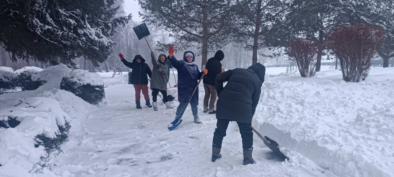 Педагогический ответ «Улли». К борьбе со снежной стихией присоединилась Шишевская СШ