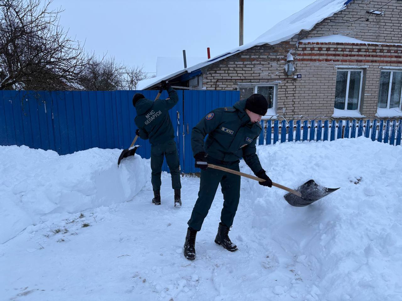 Сотрудники РОЧС пришли на помощь населению