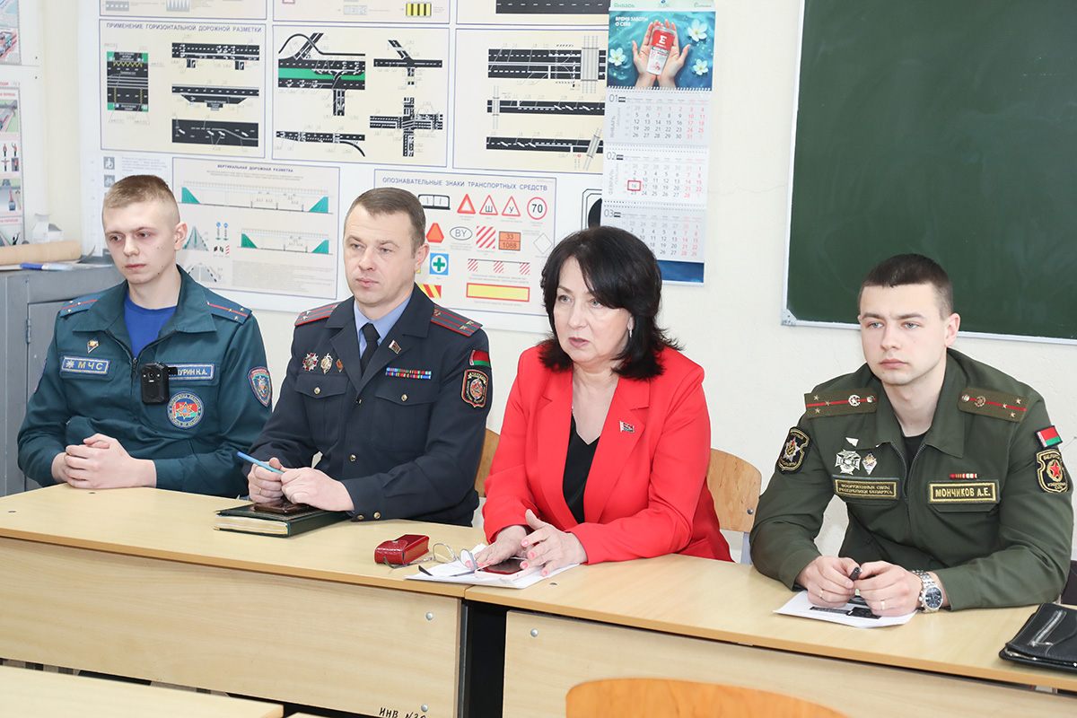 От оборонительной мощи белорусской армии до национальной безопасности: что обсуждали на Едином дне информирования в ДОСААФ