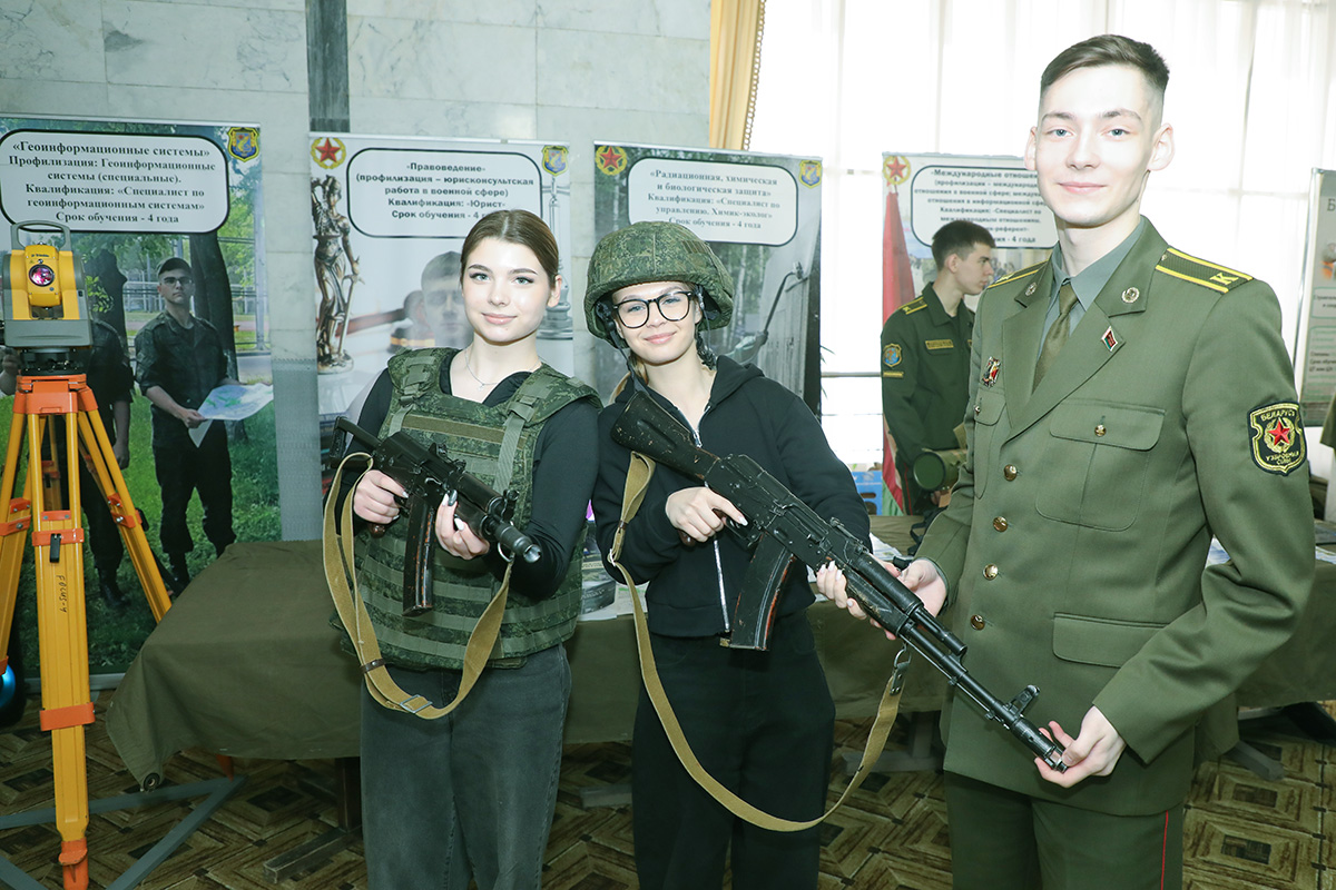 Что ждало школьников на Дне открытых дверей Военной академии Республики Беларусь