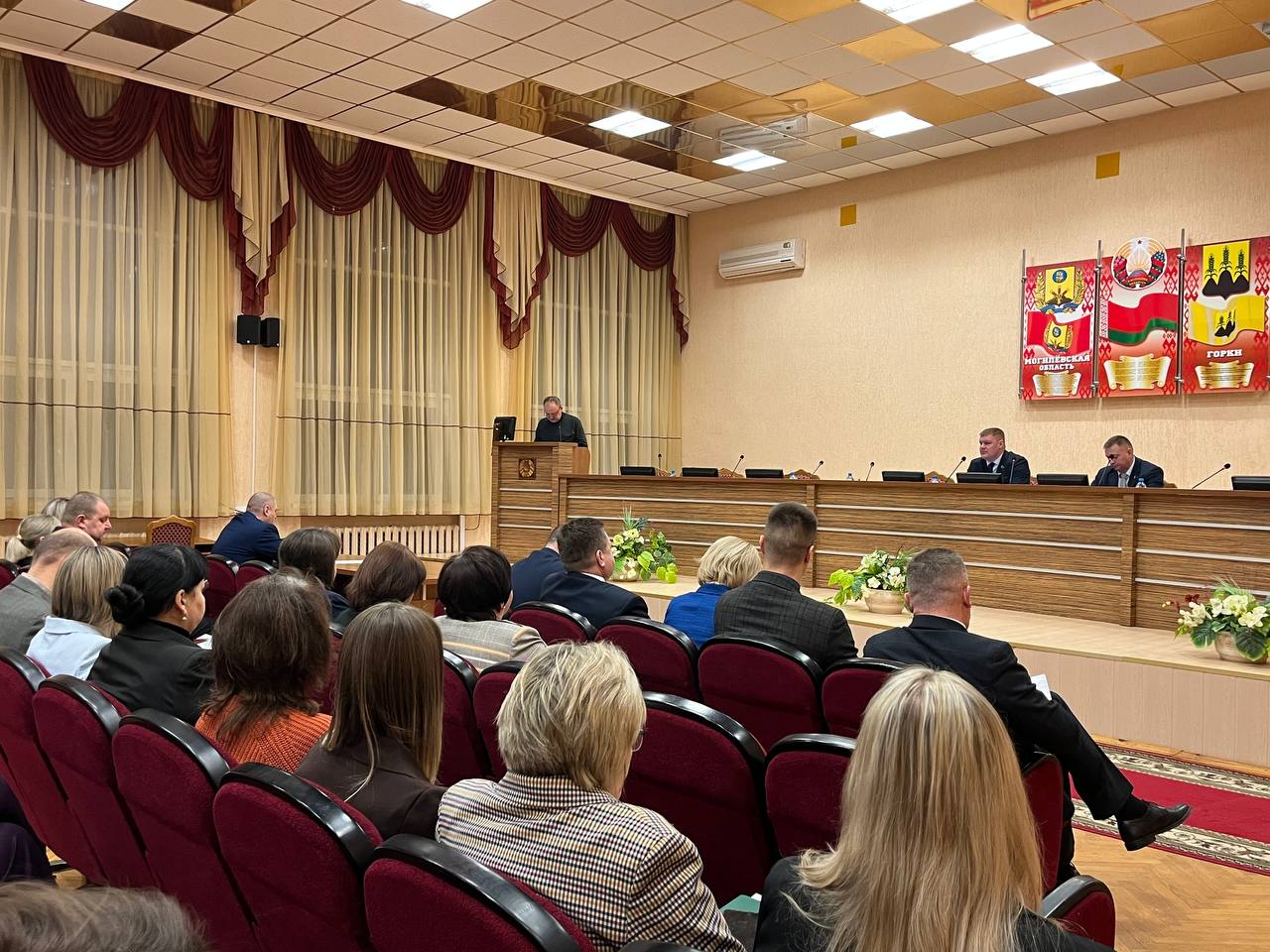 Сохранность КРС, подготовка сельхозтехники к весенне-полевым работам и ситуация в районе: в райисполкоме проходит еженедельная рабочая планерка