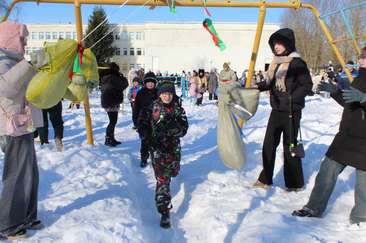 Гимназисты проводили зиму веселым и задорным праздником