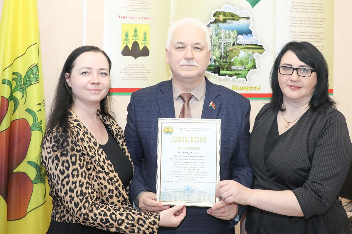 Что помогло отделу по образованию райисполкома выйти на призовую позицию и какие достижения стоят за третьим местом на областном уровне?