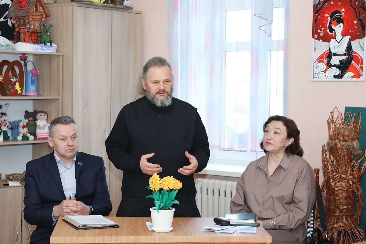 Когда молчание становится опасным. Психологи, педагоги и священник обсудили актуальные вопросы профилактики самоубийств