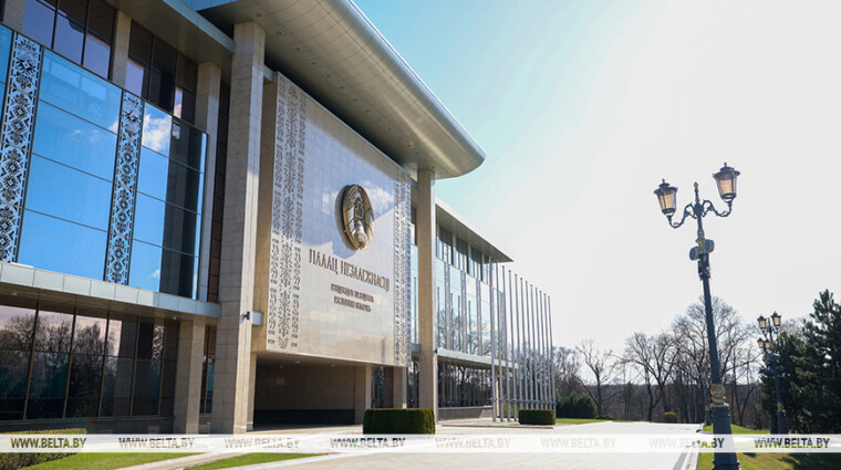 Ответственность за незаконные операции с токенами и пропаганду чайлдфри. Лукашенко подписал закон 