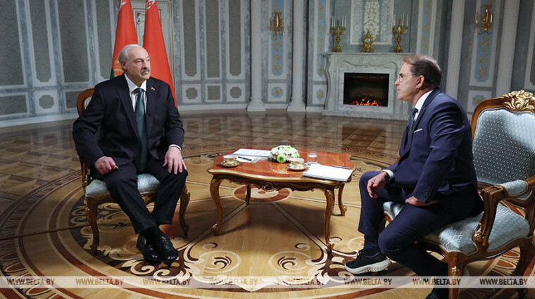 Лукашенко дает интервью журналисту телеканала RT Рику Санчесу