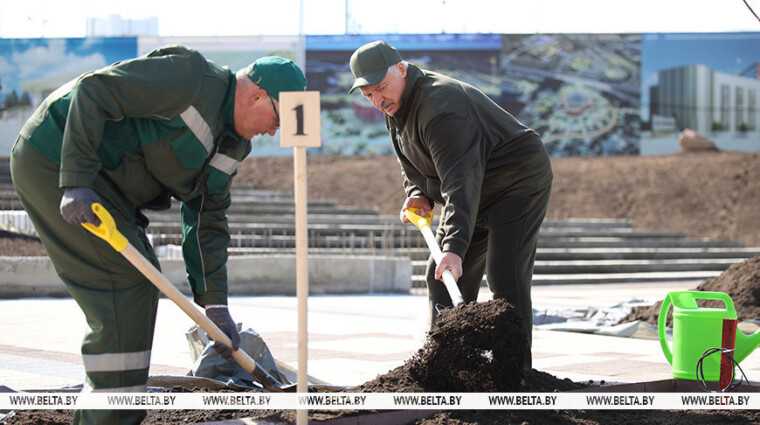 Лукашенко на субботнике работал на площадке Национального исторического музея 