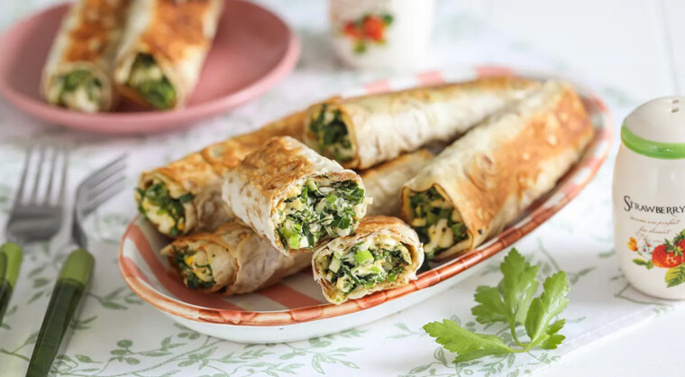 Готовим дома: пирожки из лаваша с луком и яйцом