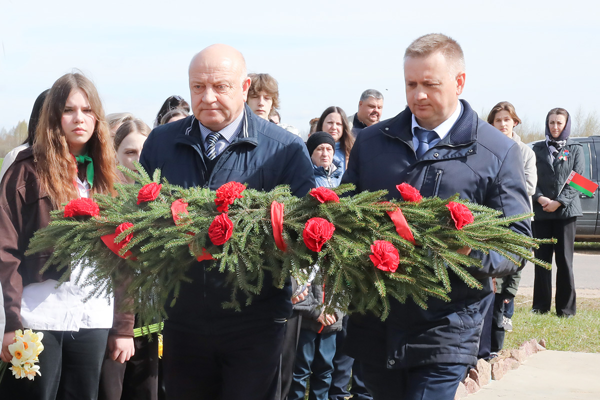 В деревне Комаровичи провели митинг в память о жертвах аварии на Чернобыльской АЭС