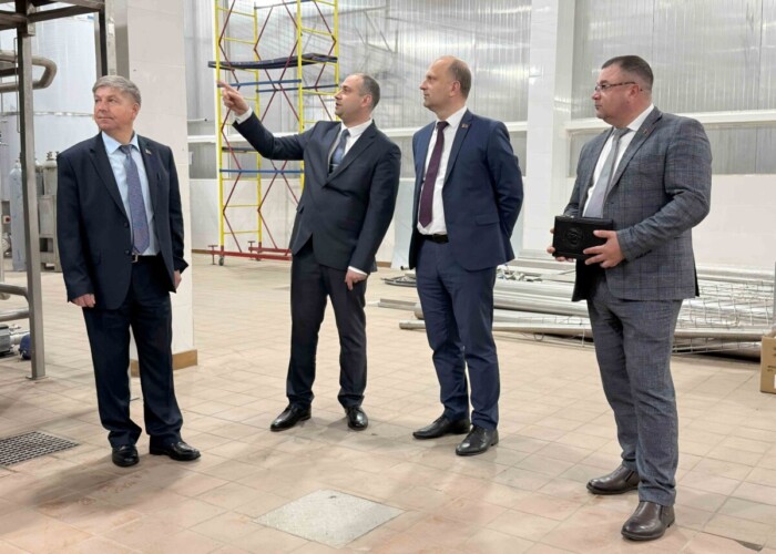 Инвестиции в молочную отрасль и планы по развитию производства. Юрий Чеботарь посетил горецкие предприятия