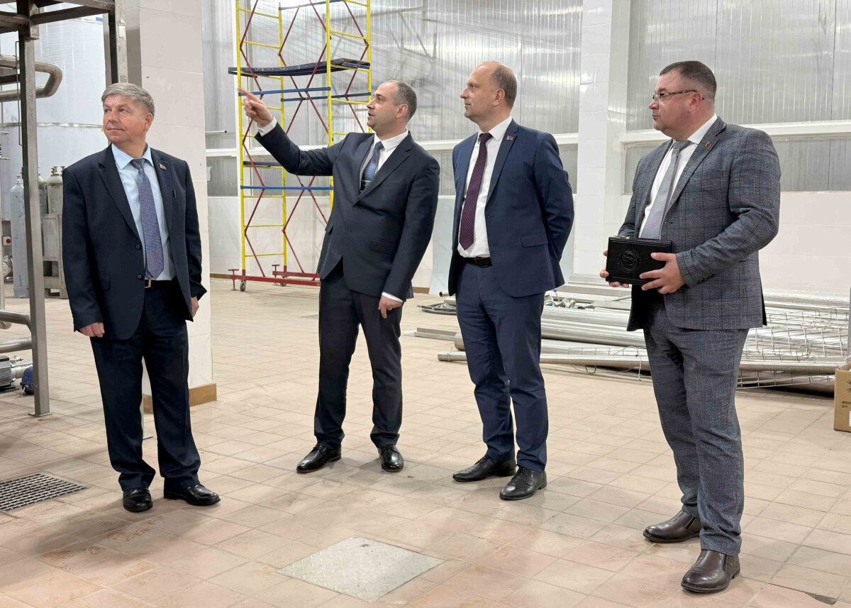 Инвестиции в молочную отрасль и планы по развитию производства. Юрий Чеботарь посетил горецкие предприятия