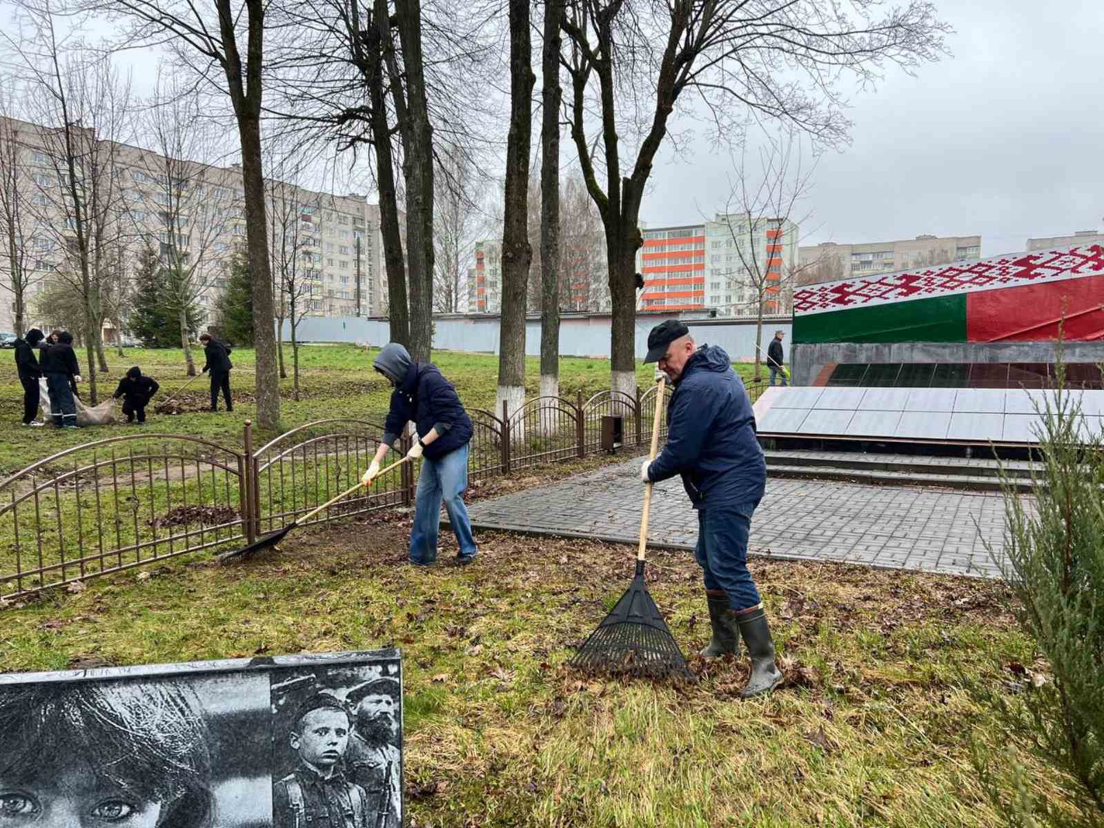 Работники сферы образования в деле. Субботник идет полным ходом