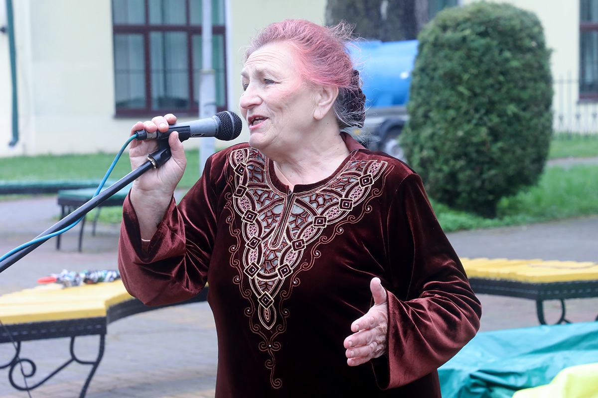 Песни «Так пришла к нам Победа», «Журавли» и «Погода в доме» исполнили на улице Студенческой