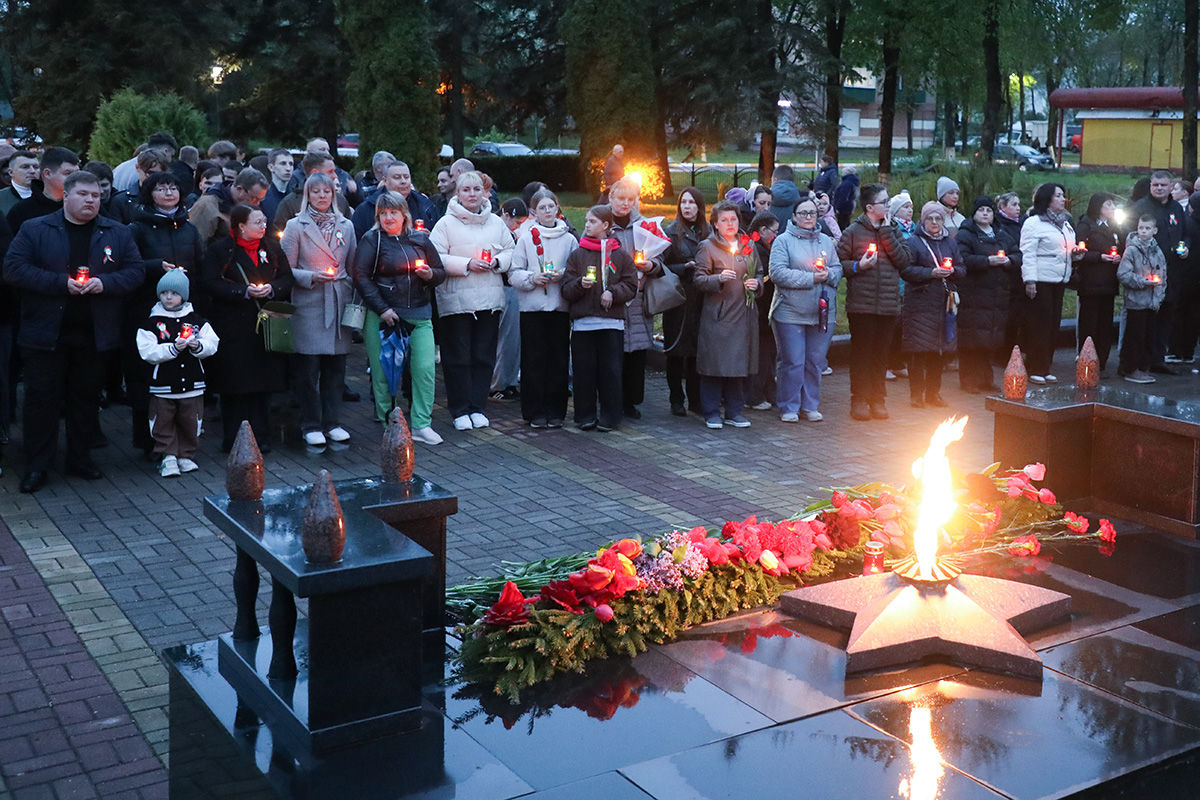 «Свеча памяти». Мгновения скорби и признательности у мемориала «Скорбящая мать»
