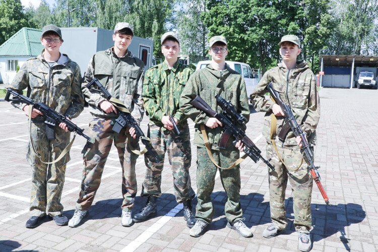 Воспитанники лагеря «Патриот» посетили войсковую часть 6713