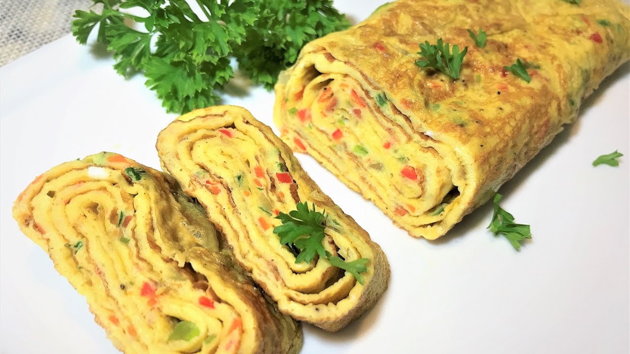 Рулет из омлета с крабовыми палочками: простой рецепт