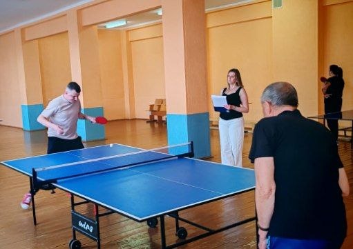 Соревнования по настольному теннису объединили жителей города и района
